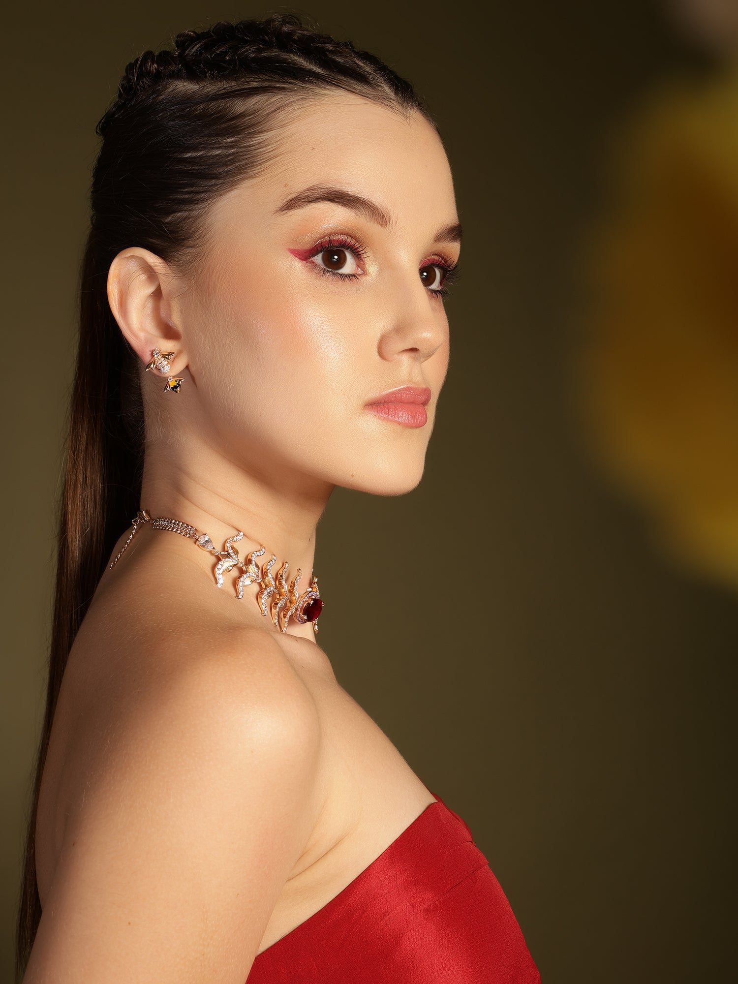 JewelX Statement Jewelry, Ruby-king Stone, Gold-Plaited, Gift for her luxury, Bee fashion accessory