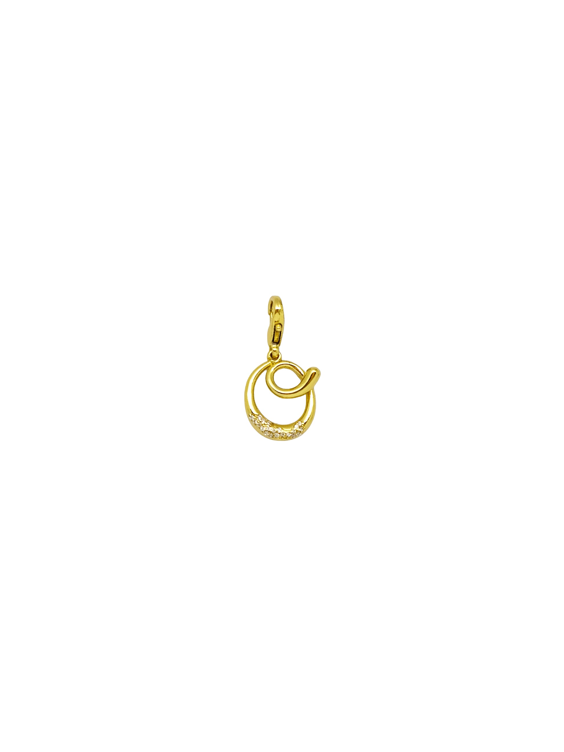 JewelX O – Organic O alphabet pendant with smooth hand-drawn curves and a radiant molten gold finish. Gold-Plaited, Delhi-Jaipur, Hyderabad-Bangalore, Mumbai-Goa.
