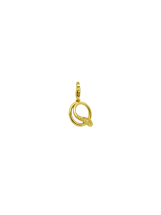JewelX Q – Unique Q initial pendant with flowing handcrafted lines and a statement molten texture. Gold-Plaited, Delhi-Jaipur, Hyderabad-Bangalore, Mumbai-Goa.