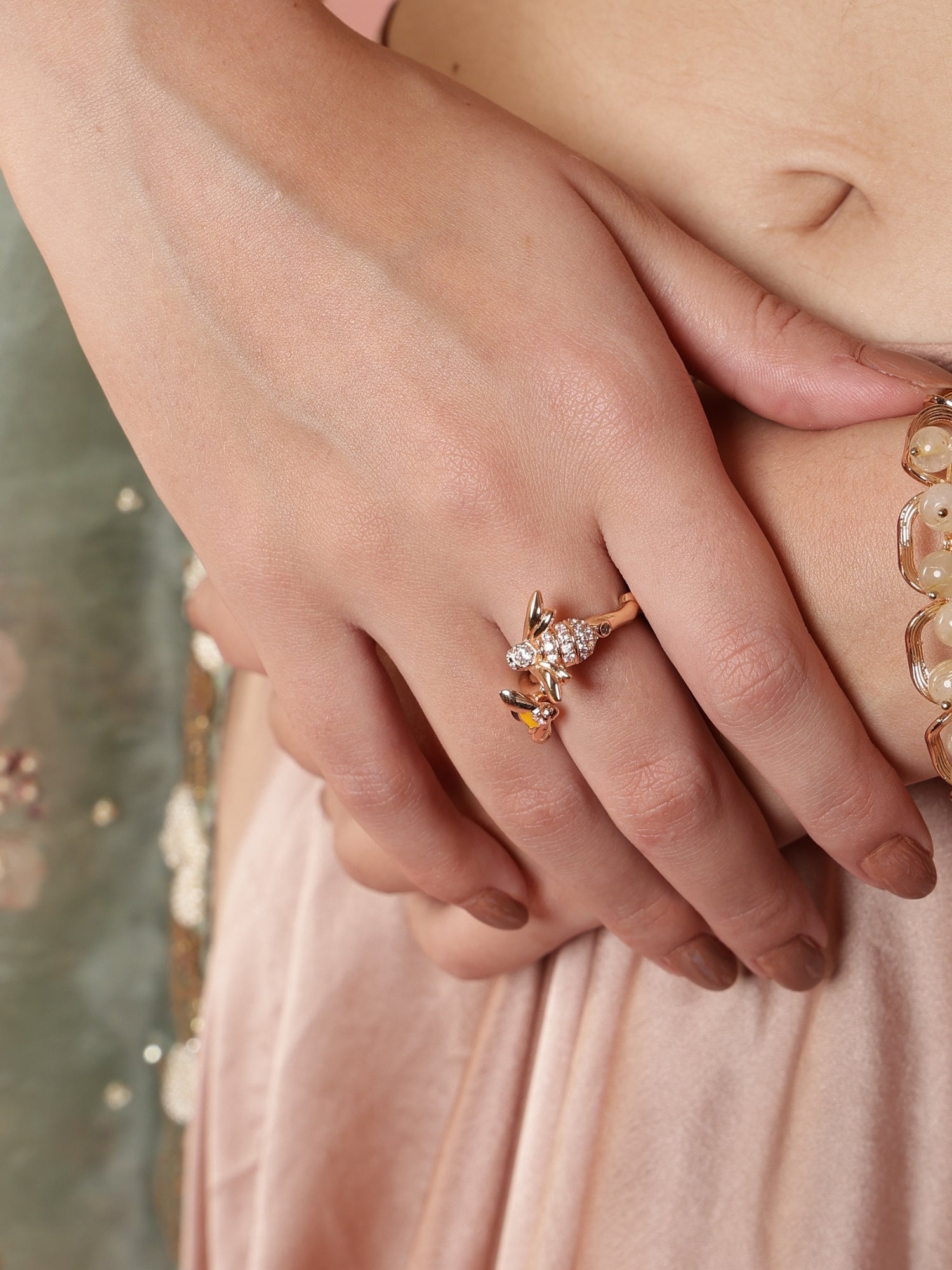 Unique Bee Design Open Vine Ring – Statement Fashion Jewelry 